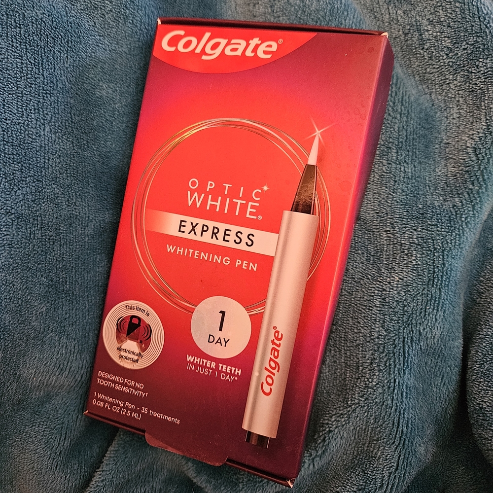 Colgate Optic White Express Whitening Pen - Red